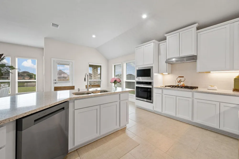 12014 Champions Forest Drive Mont Belvieu, TX 77535