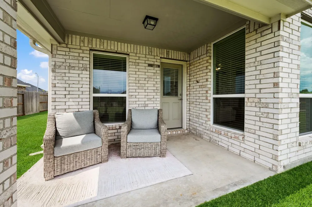 12014 Champions Forest Drive Mont Belvieu, TX 77535