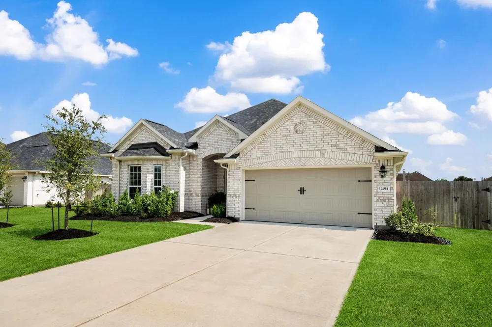 12014 Champions Forest Drive Mont Belvieu, TX 77535