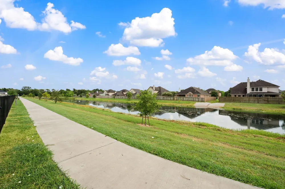 12014 Champions Forest Drive Mont Belvieu, TX 77535