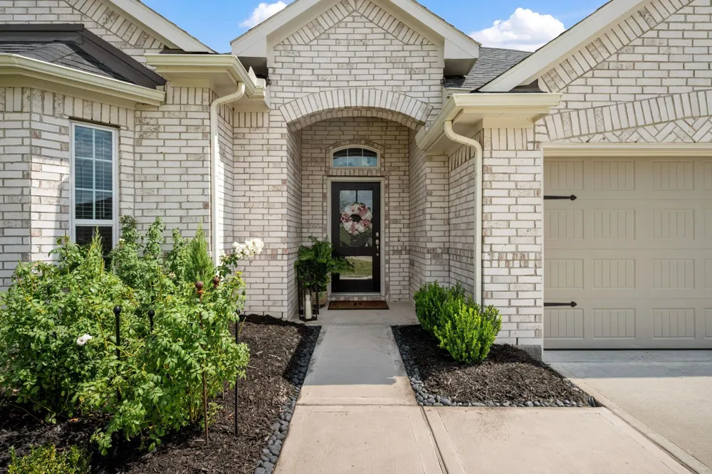 12014 Champions Forest Drive Mont Belvieu, TX 77535