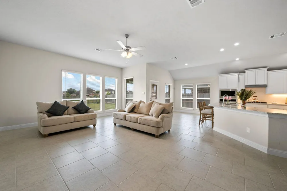 12014 Champions Forest Drive Mont Belvieu, TX 77535