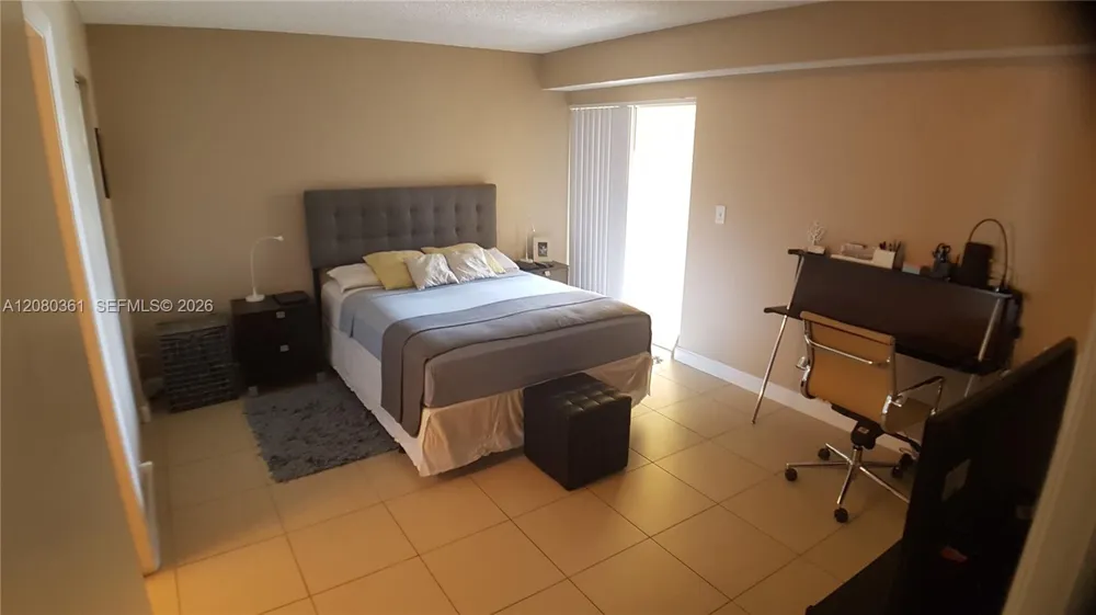 7640 Westwood Dr #403 Tamarac, FL 33321