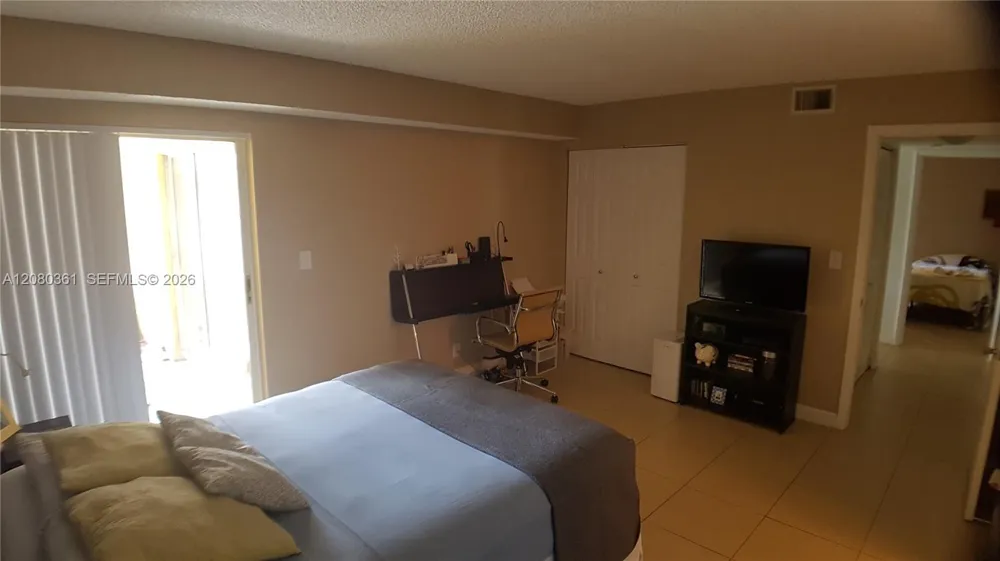 7640 Westwood Dr #403 Tamarac, FL 33321