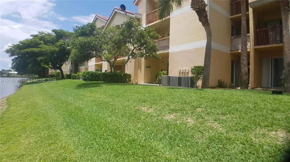 7640 Westwood Dr #403 Tamarac, FL 33321