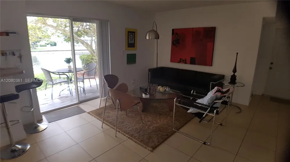 7640 Westwood Dr #403 Tamarac, FL 33321