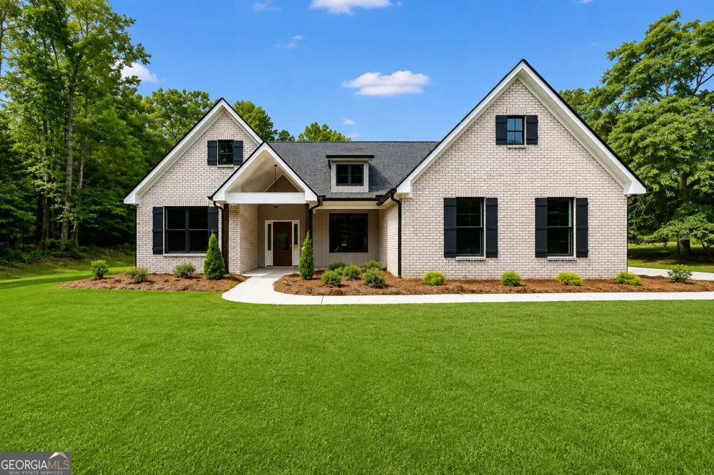 203 McKneely RD Milner, GA 30257