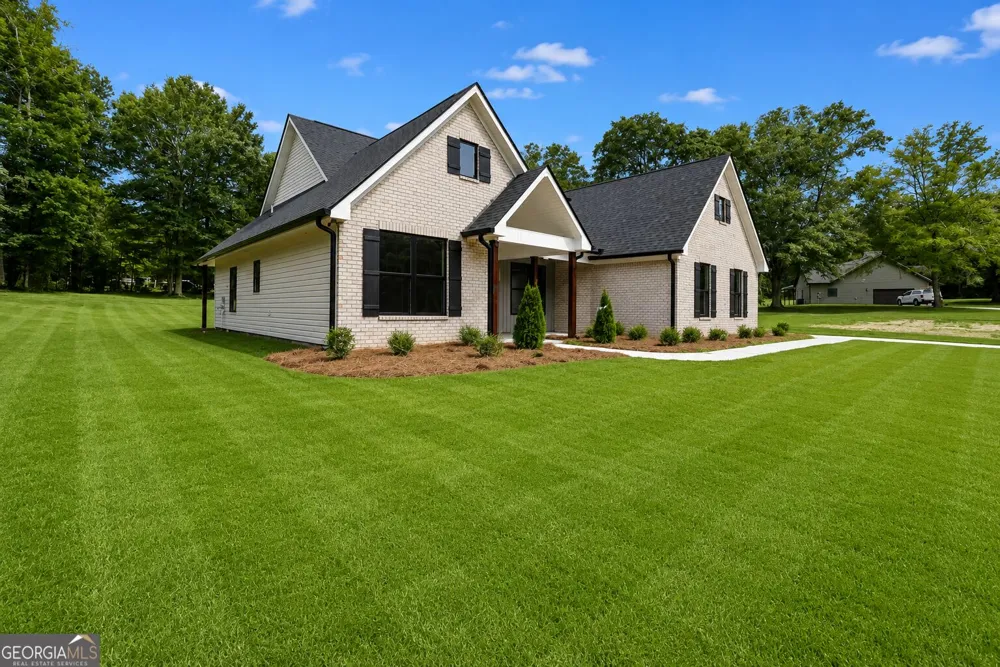 203 McKneely RD Milner, GA 30257