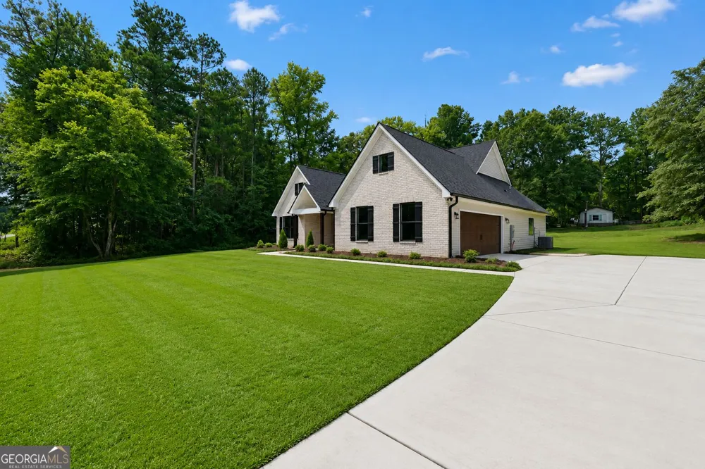 203 McKneely RD Milner, GA 30257