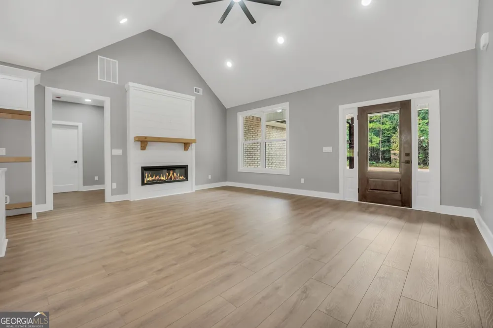 203 McKneely RD Milner, GA 30257