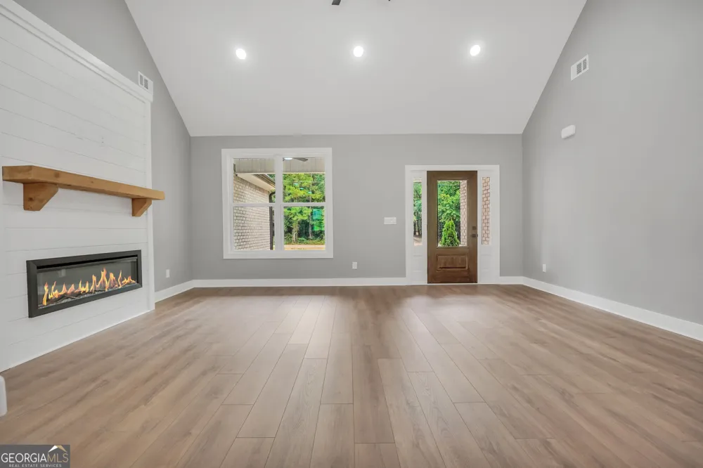 203 McKneely RD Milner, GA 30257