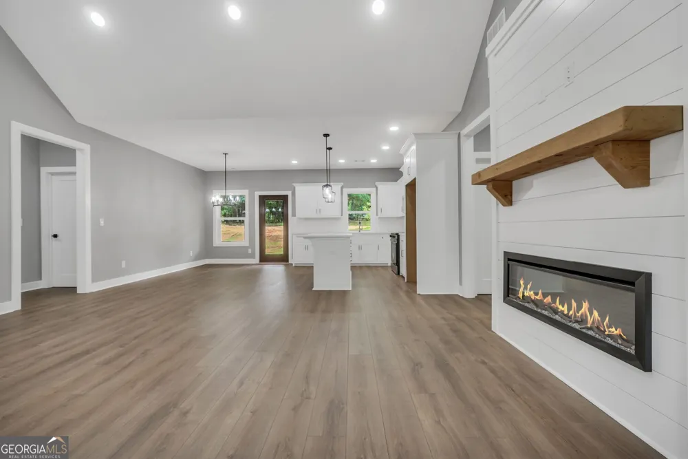 203 McKneely RD Milner, GA 30257