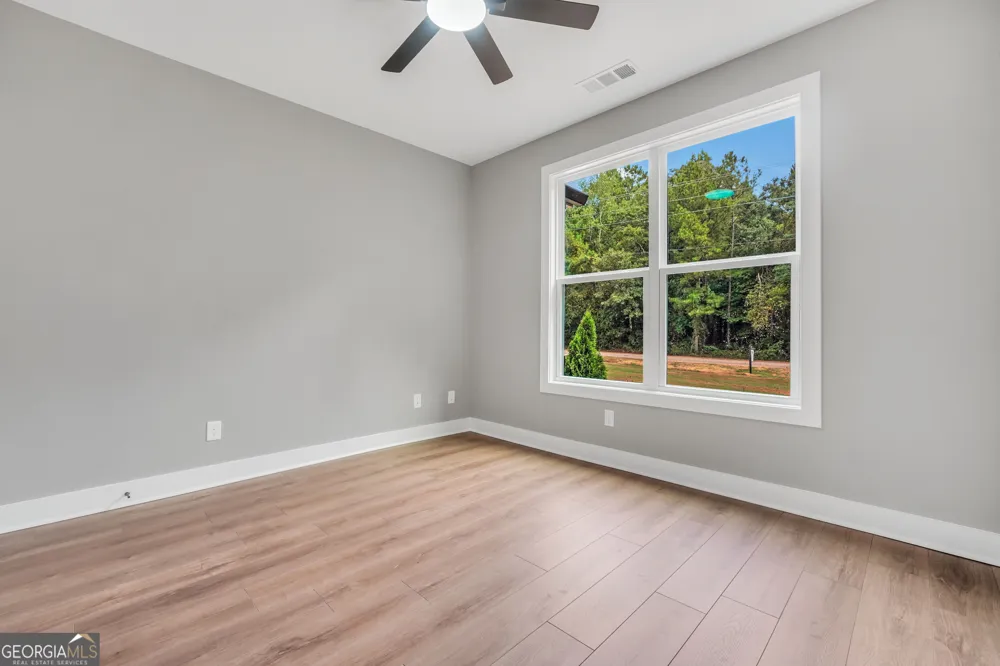 203 McKneely RD Milner, GA 30257