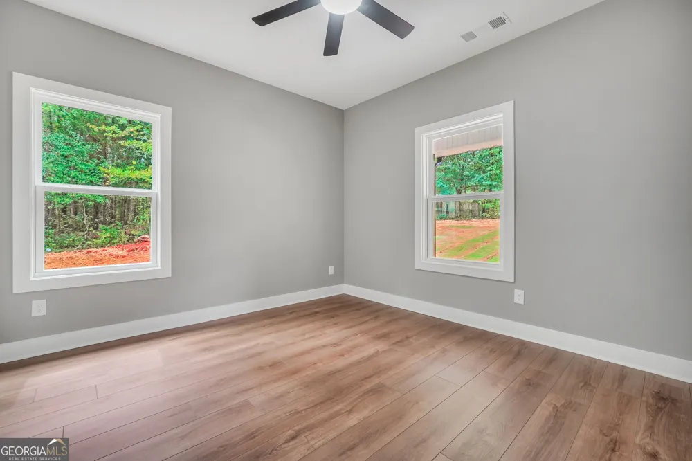 203 McKneely RD Milner, GA 30257