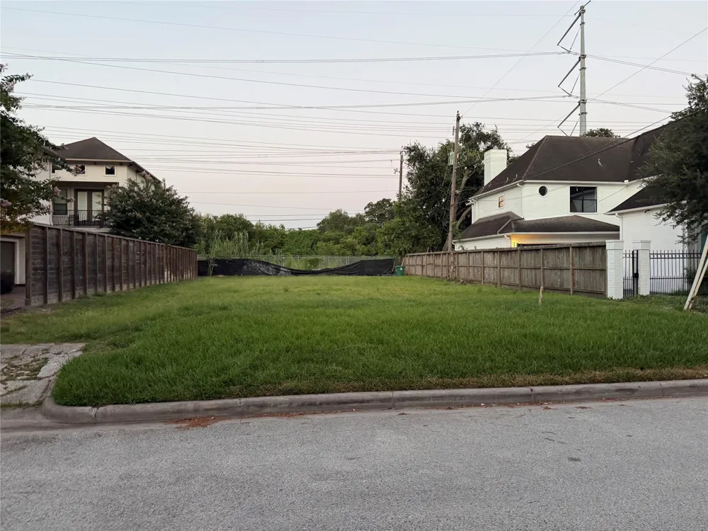 20 Hackberry Lane Houston, TX 77027