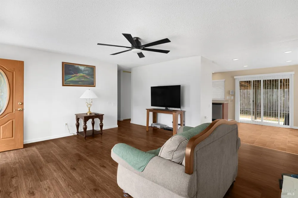 530 Myrtle Avenue Rohnert Park, CA 94928