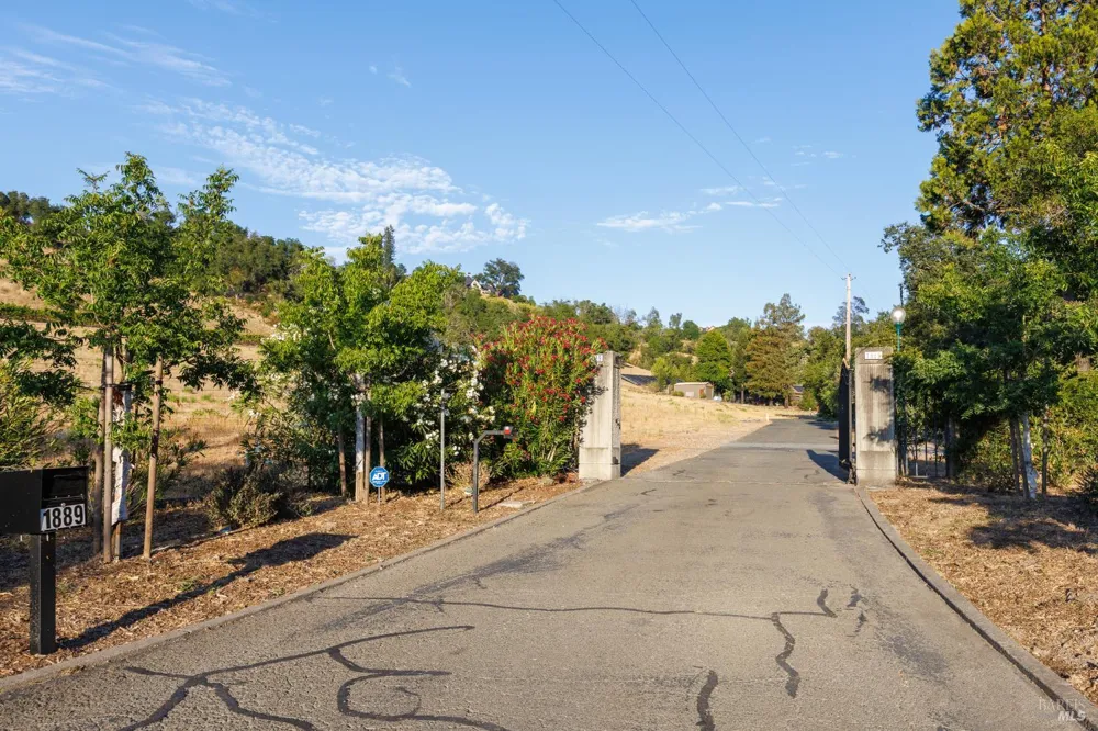 1889 Riebli Road Santa Rosa, CA 95404