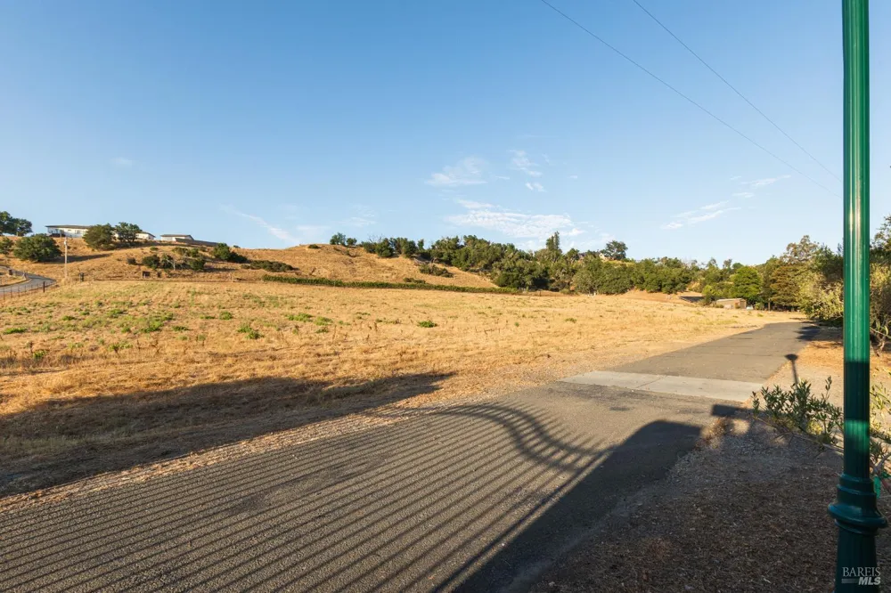 1889 Riebli Road Santa Rosa, CA 95404