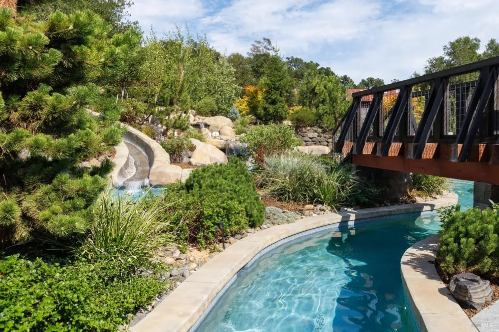 1889 Riebli Road Santa Rosa, CA 95404