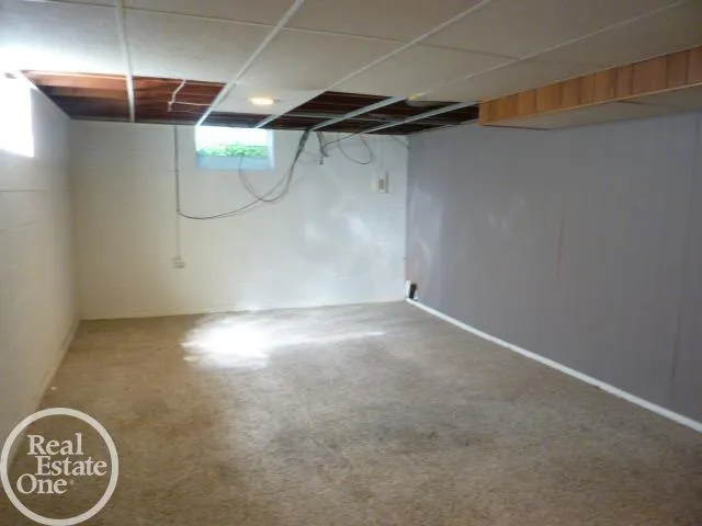 25185 Lorraine Avenue Center Line City, MI 48015