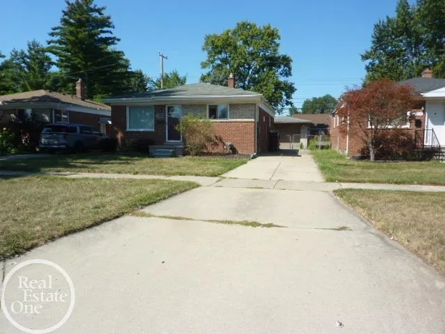 25185 Lorraine Avenue Center Line City, MI 48015