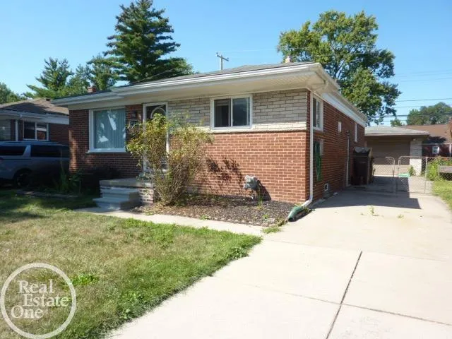 25185 Lorraine Avenue Center Line City, MI 48015