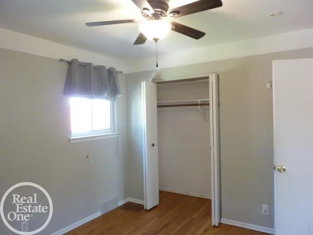 25185 Lorraine Avenue Center Line City, MI 48015