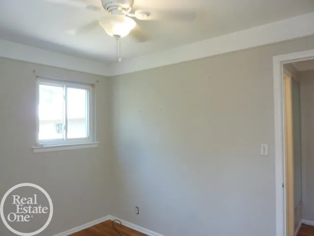25185 Lorraine Avenue Center Line City, MI 48015