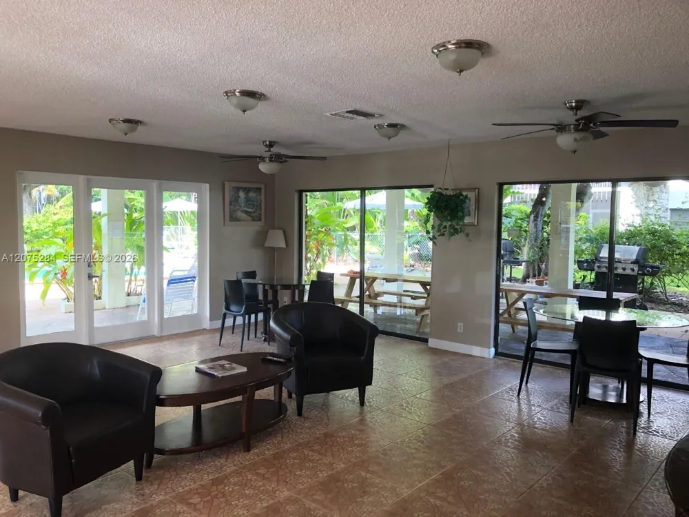 3101 Oakland Shores Dr #H108 Oakland Park, FL 33309