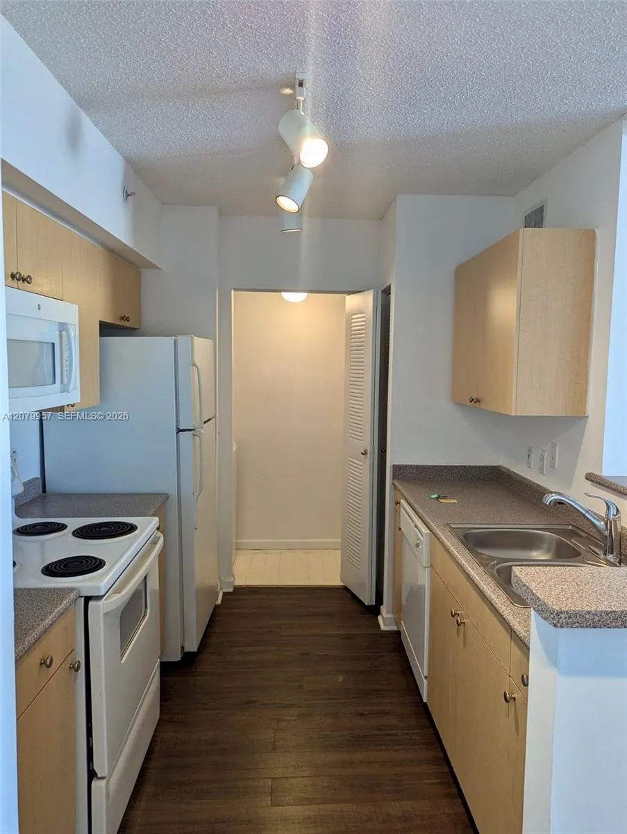 1919 Van Buren St #721A Hollywood, FL 33020