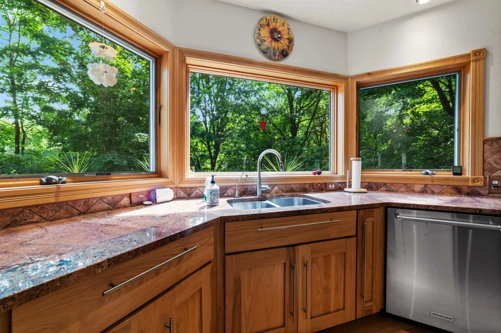 10552 S Craig Road Peninsula Township, MI 49686
