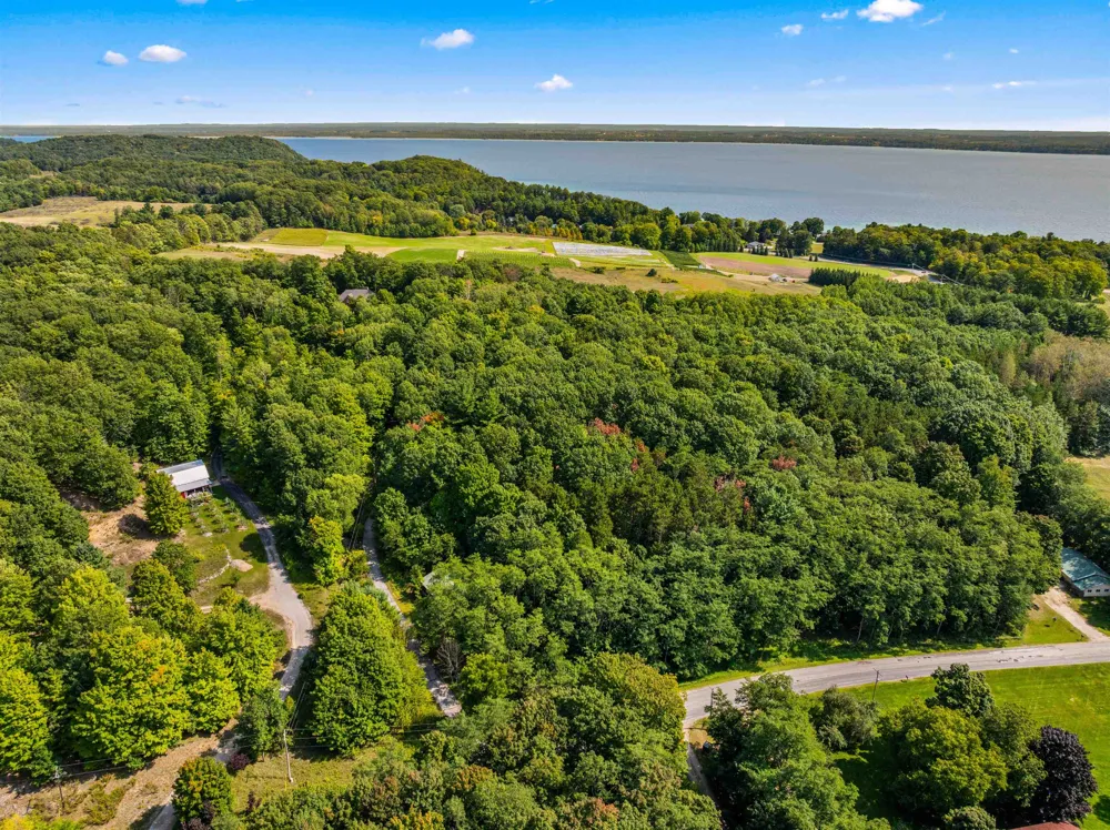 10552 S Craig Road Peninsula Township, MI 49686