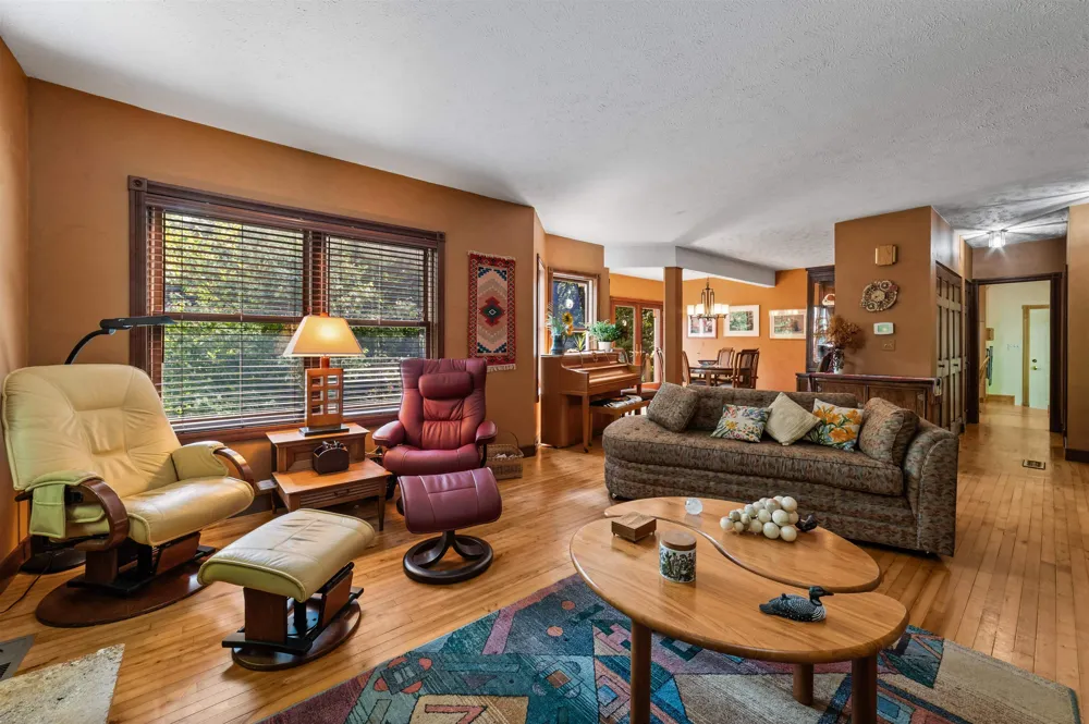 10552 S Craig Road Peninsula Township, MI 49686