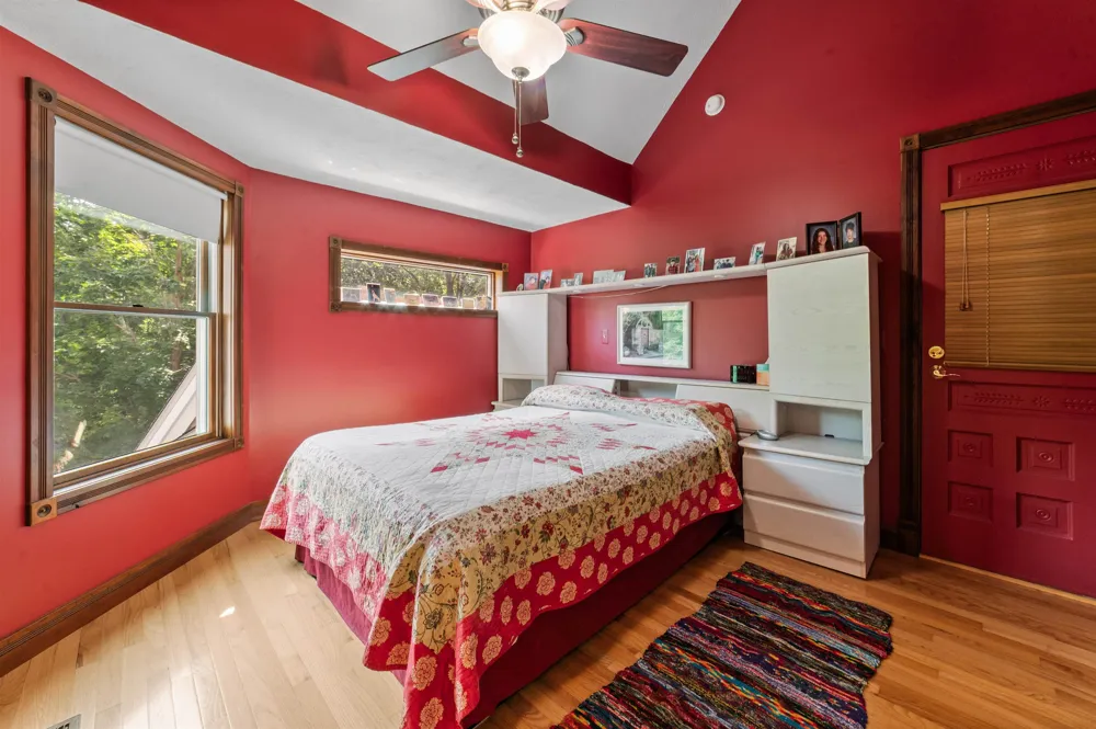 10552 S Craig Road Peninsula Township, MI 49686