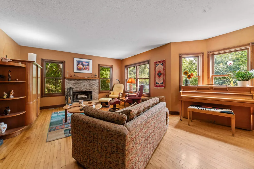 10552 S Craig Road Peninsula Township, MI 49686