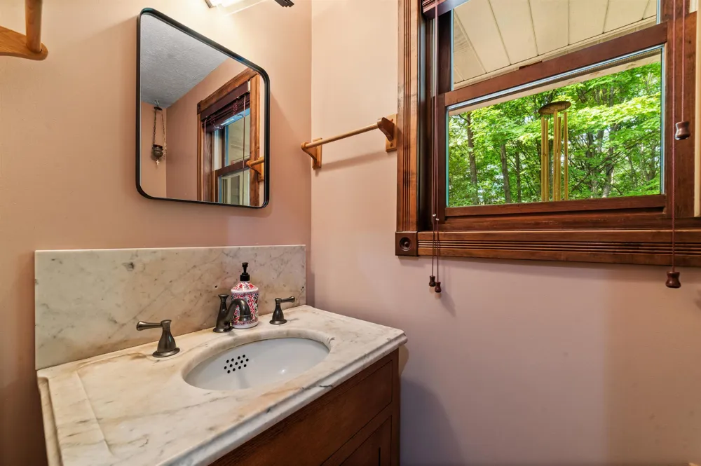 10552 S Craig Road Peninsula Township, MI 49686
