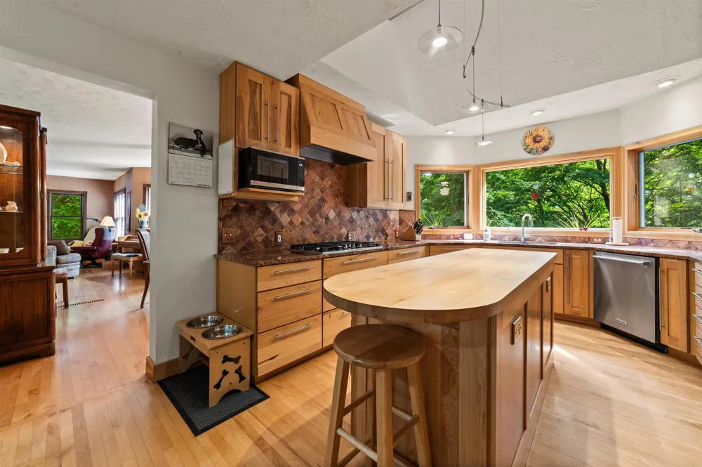 10552 S Craig Road Peninsula Township, MI 49686
