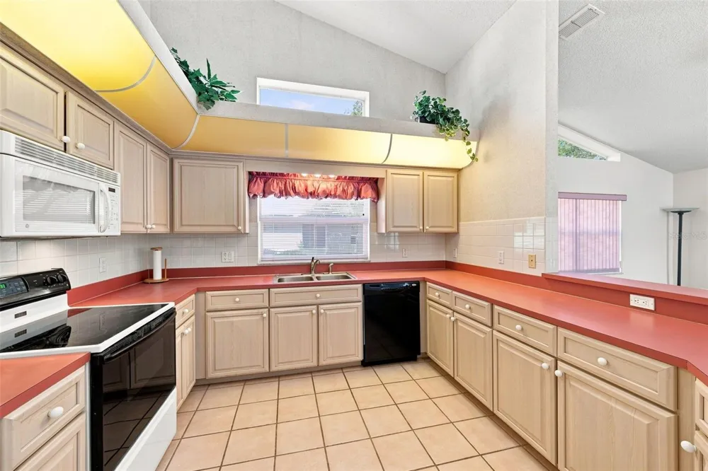 9423 SUMMERBREEZE TERRACE New Port Richey, FL 34655