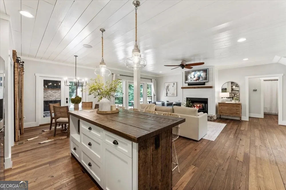 889 Freehome RD Canton, GA 30115