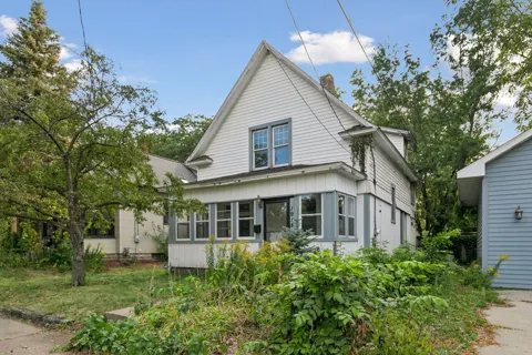 1918 Quincy Street NE