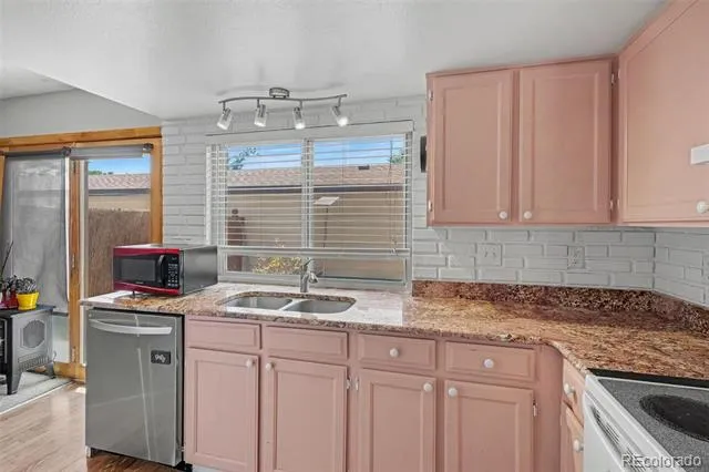 16036 E Ithaca Place #B Aurora, CO 80013