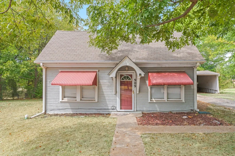 909 Naid Street Grand Saline, TX 75140