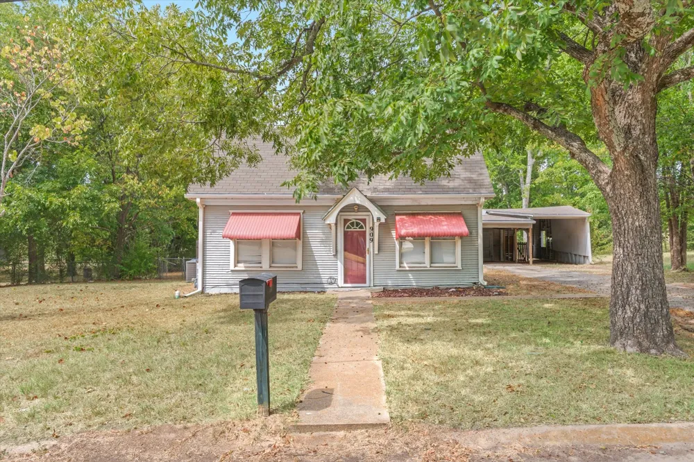 909 Naid Street Grand Saline, TX 75140