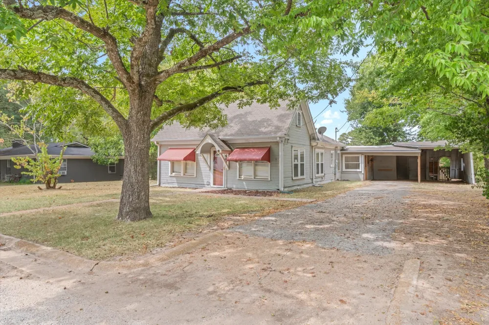 909 Naid Street Grand Saline, TX 75140