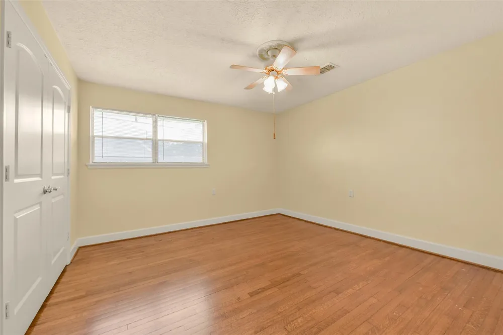 523 Oakdale Avenue Shoreacres, TX 77571