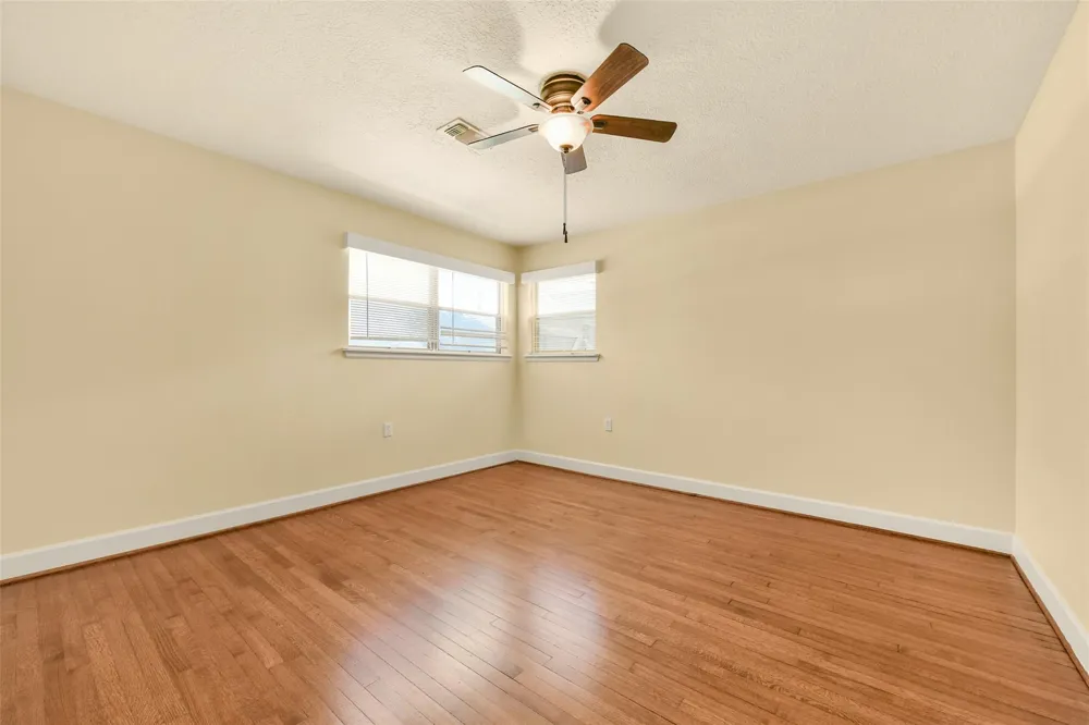 523 Oakdale Avenue Shoreacres, TX 77571
