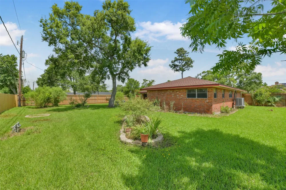 523 Oakdale Avenue Shoreacres, TX 77571