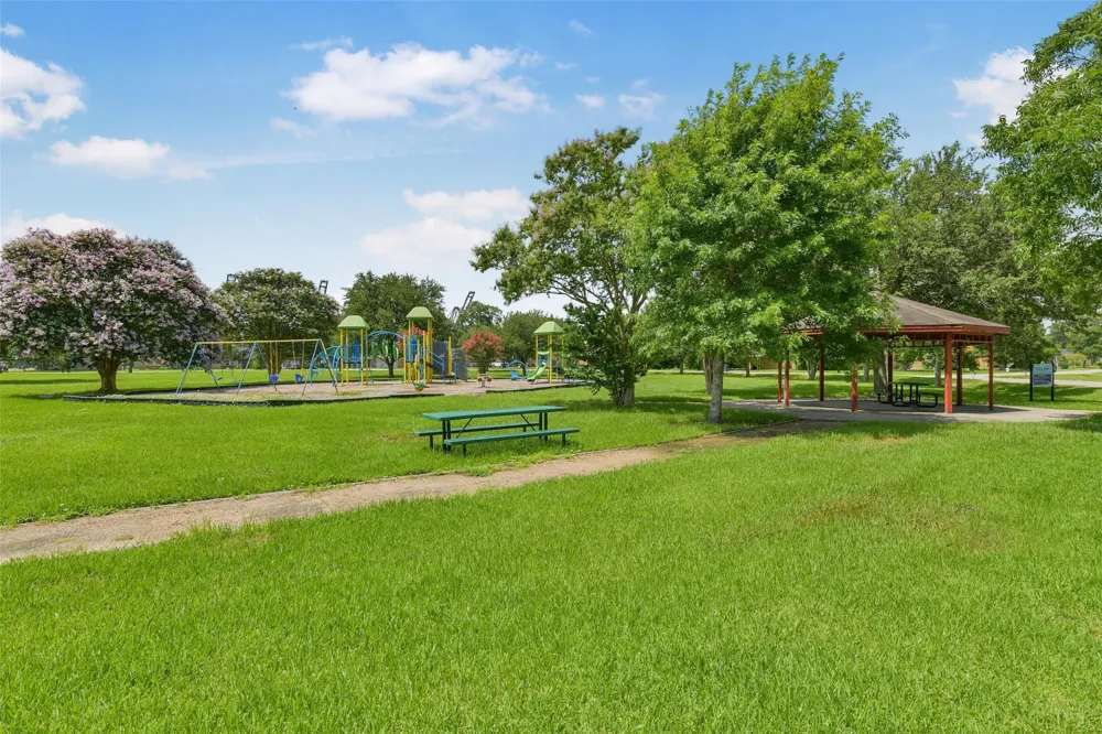 523 Oakdale Avenue Shoreacres, TX 77571