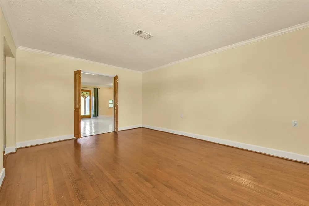 523 Oakdale Avenue Shoreacres, TX 77571