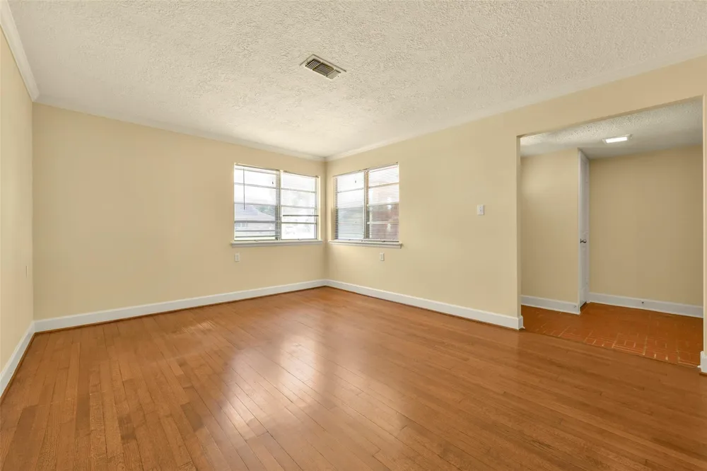 523 Oakdale Avenue Shoreacres, TX 77571
